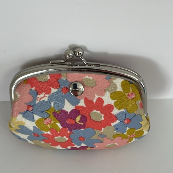 Coach Peyton Kisslock Coin Purse - Picture 1 of 10